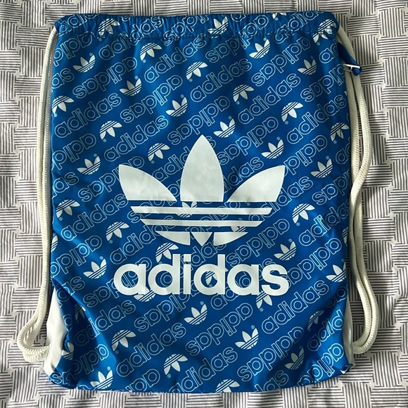 Adidas drawstring bag - Picture 1 of 3